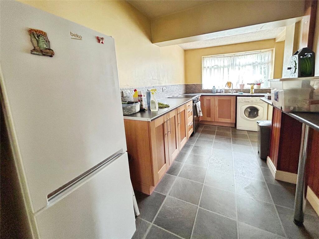 Upper Eastern Green Lane, Eastern Green, Coventry, CV5 – další