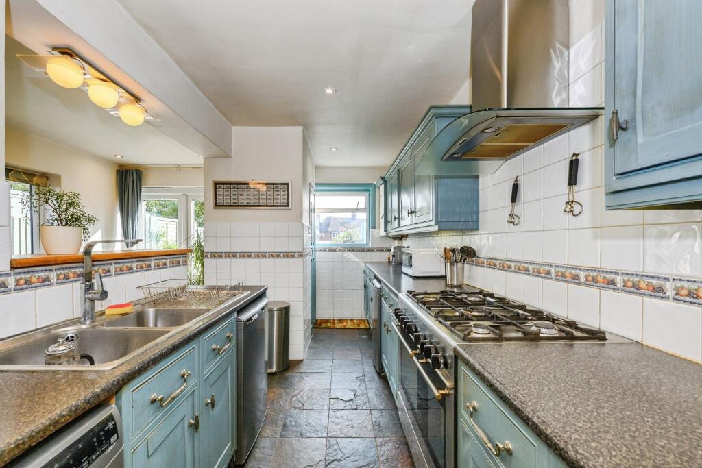 House in Sutton - View 4