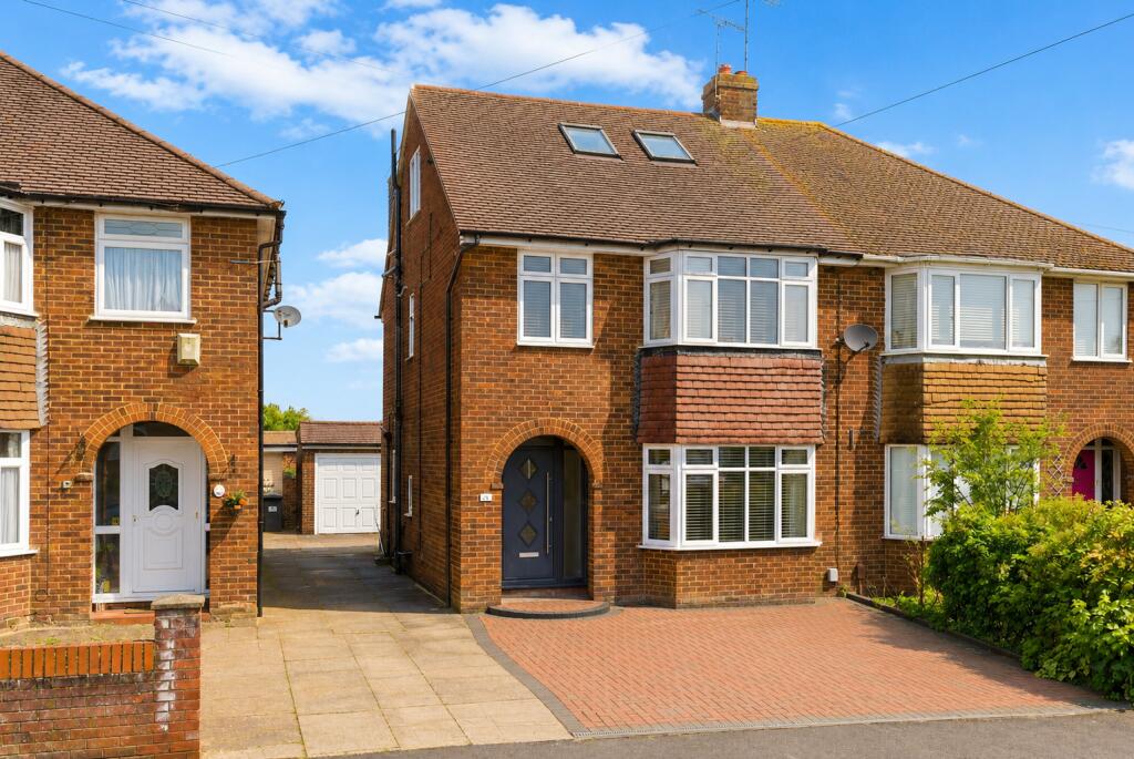 Main image of property: Sundown Avenue, Dunstable, Bedfordshire, LU5