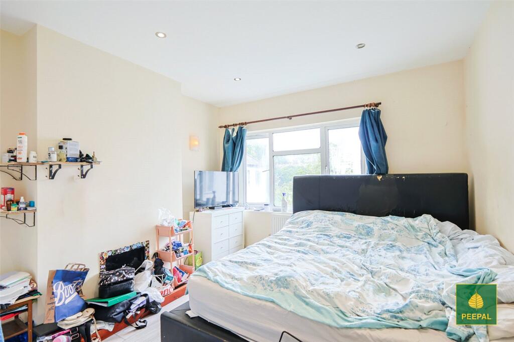 Apartment in Southall - More