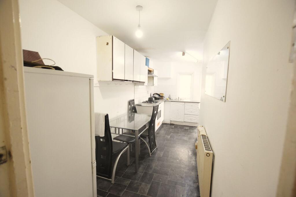 House in London, Forest Gate - More