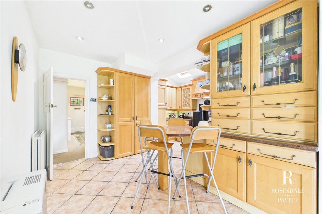 House in Sutton - View 5