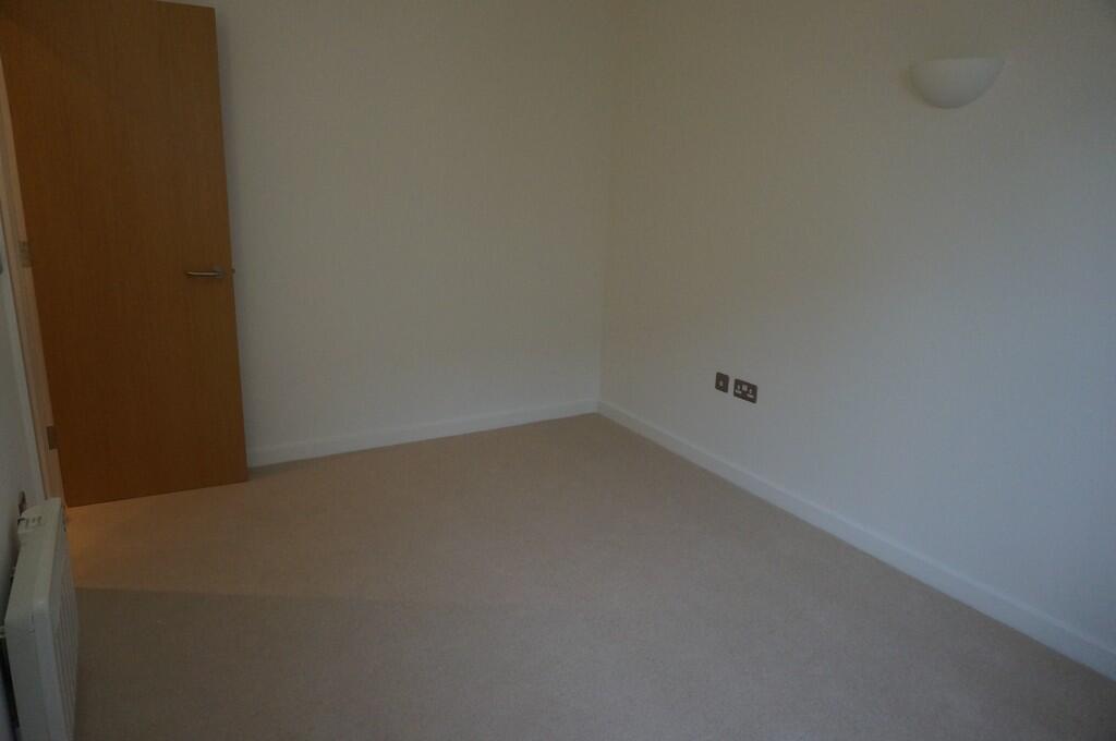 Apartment in Milton Keynes, Bedford - View 5