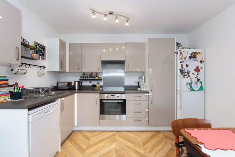 Apartment in Dacorum, Hertfordshire - View 2