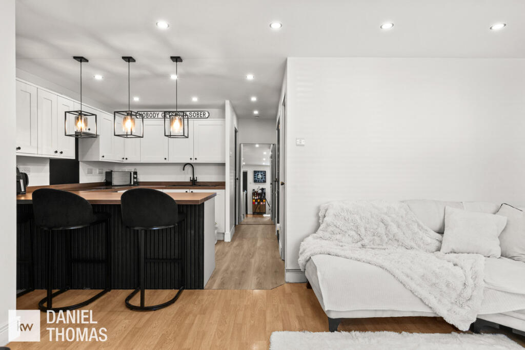 Apartment in Broxbourne, Hertfordshire - More