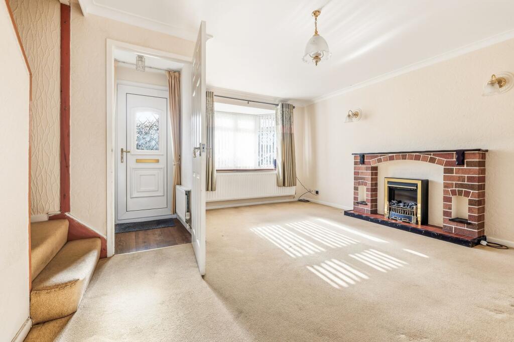 Long Acre, Codsall, WV8 photo 3