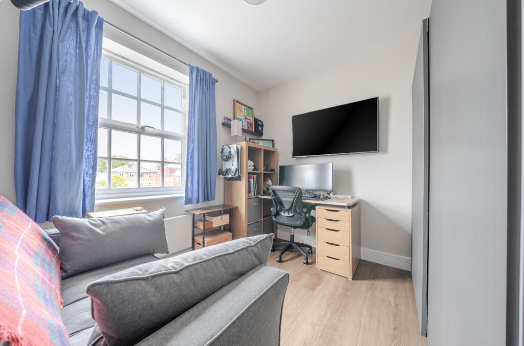 Apartment in Winchester, Wickham - More