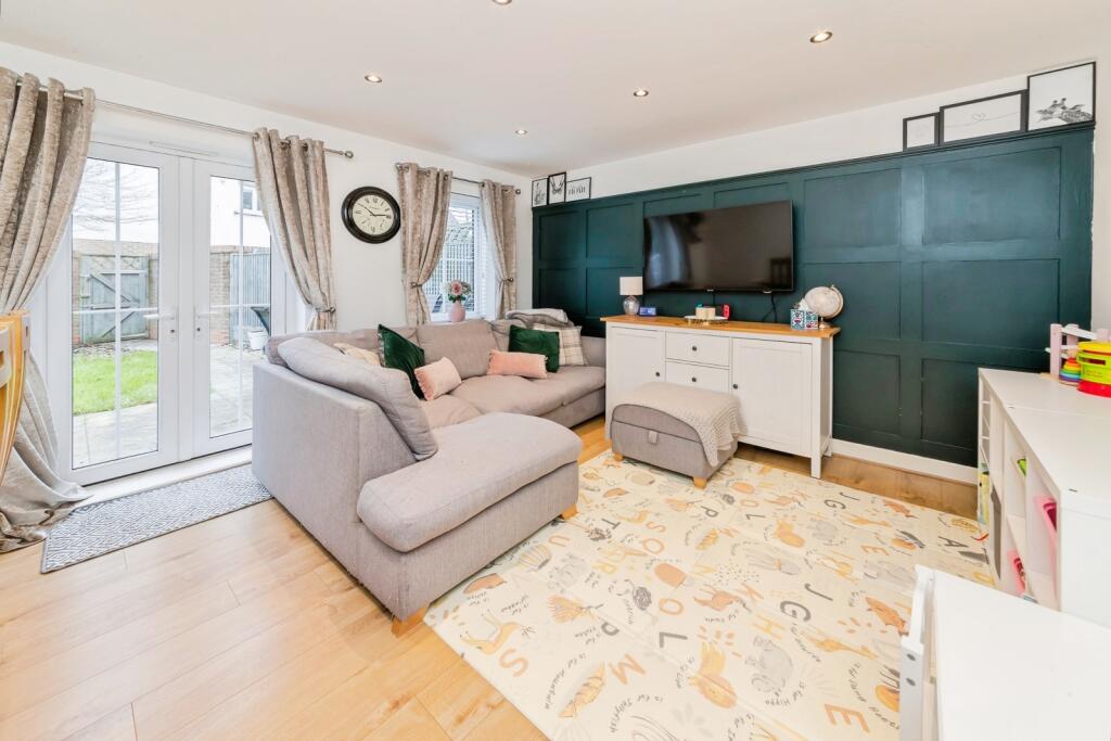 Main image of property: Holmbush End, Faygate, Horsham, West Sussex, RH12