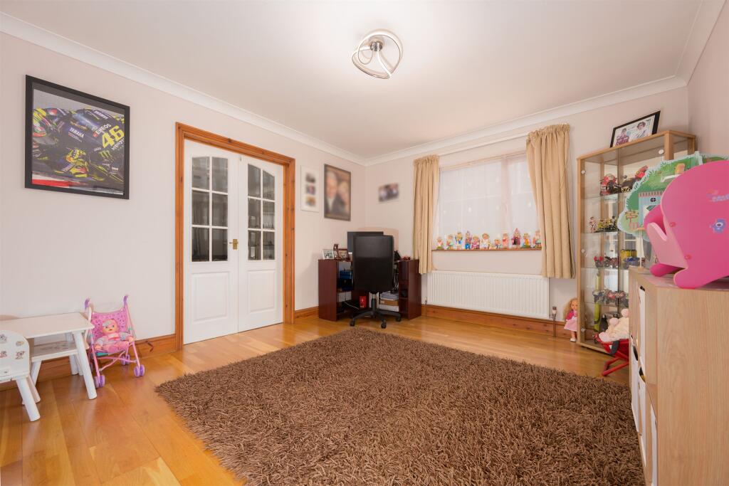 House in Kettering, Avondale - More