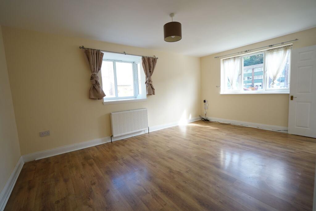 Apartment in Grays, South Stifford - View 2