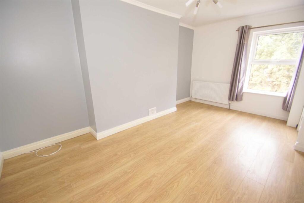 Apartment in Leeds, West Yorkshire - View 5