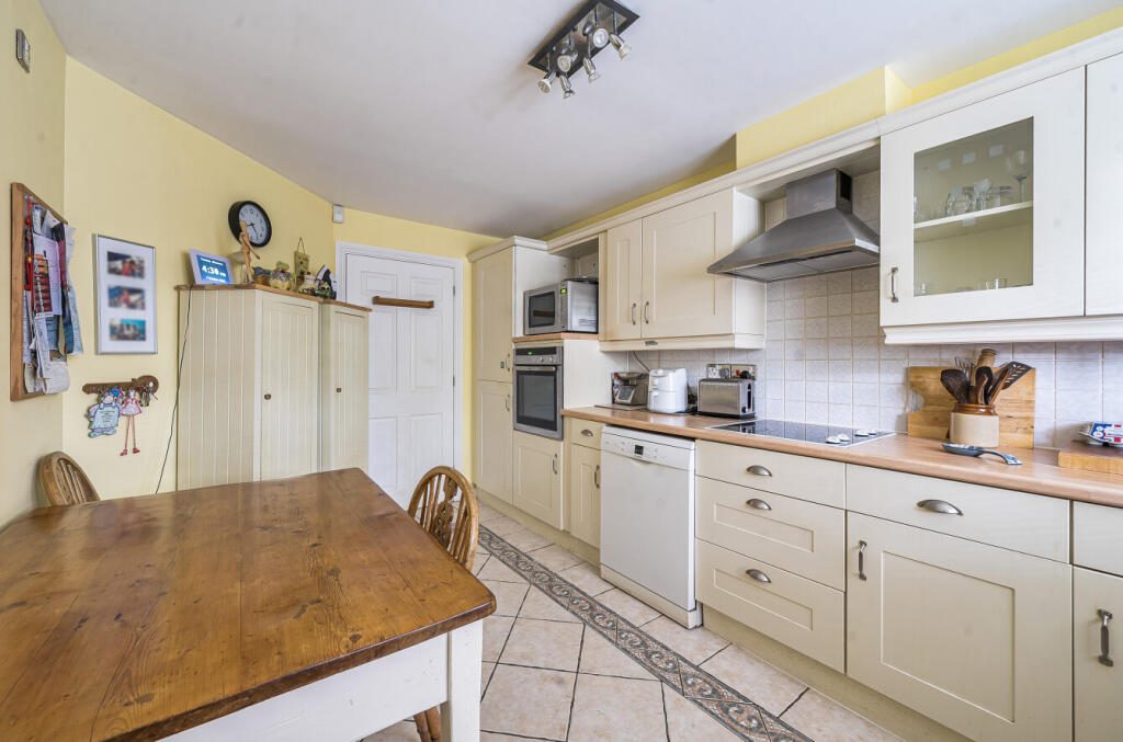 Courtney Place, Terrace Road South, Binfield, Bracknell, RG42 photo 4