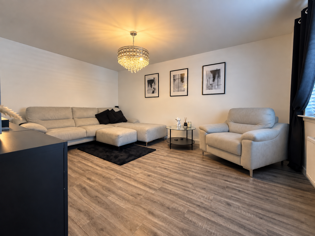 House in Glasgow, South Lanarkshire - More