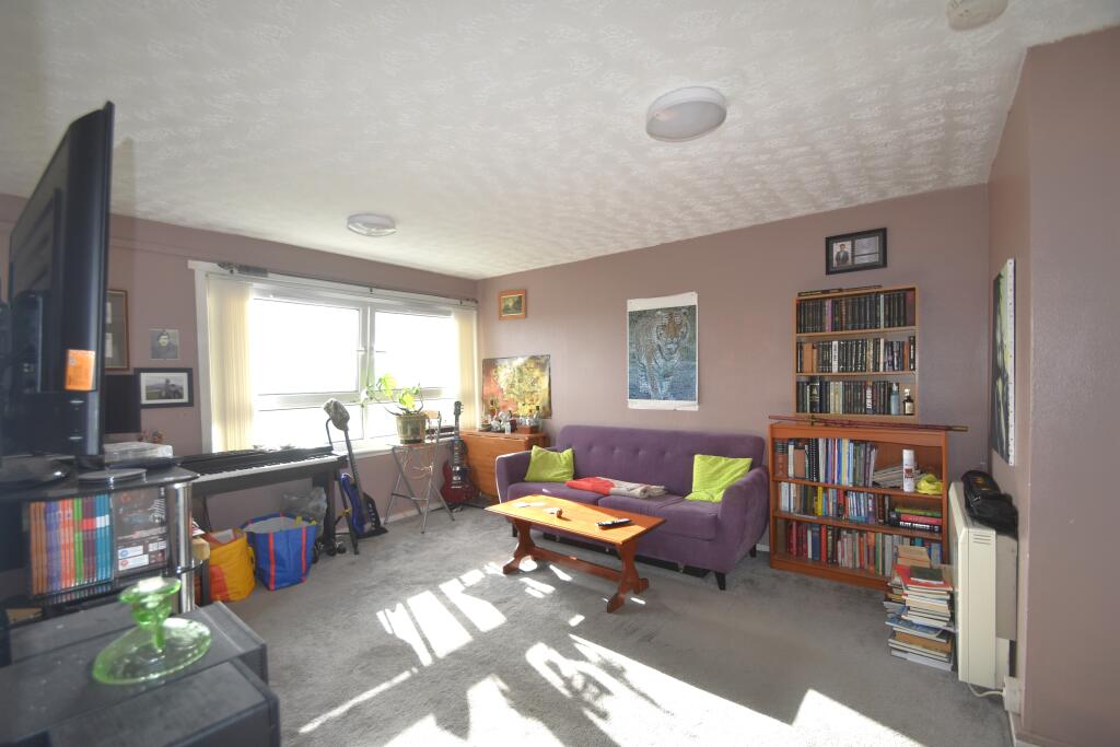 Apartment in East Kilbride, Whitemoss, The Village - View 3