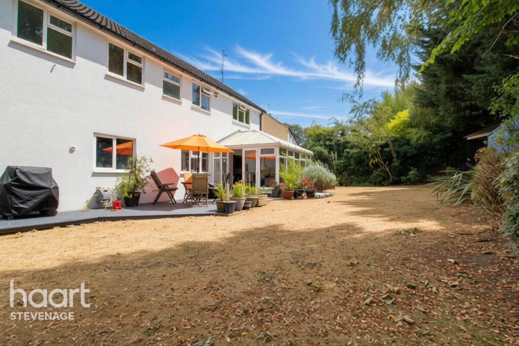 House in Stevenage, Roebuck - More