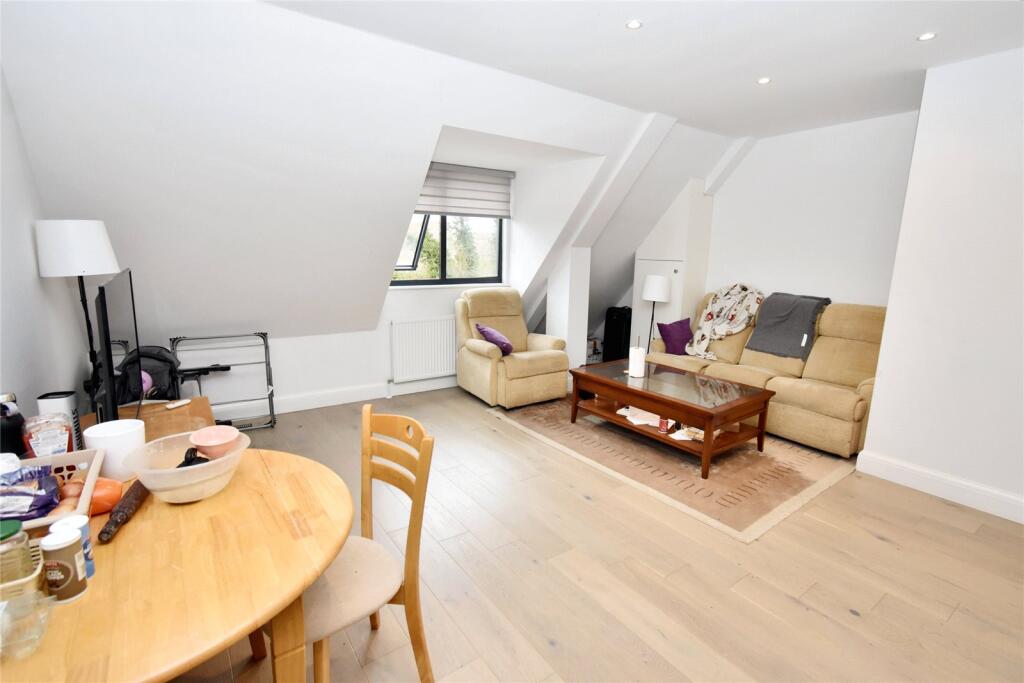 Apartment in Reading - View 5