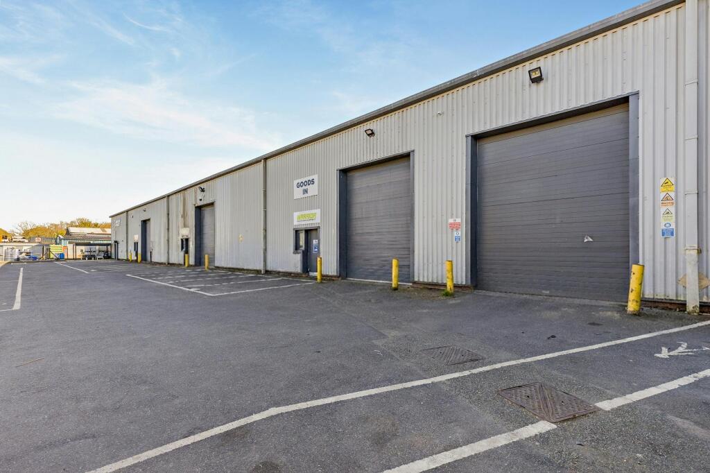 8687215-exterior07-v2-800.jpg