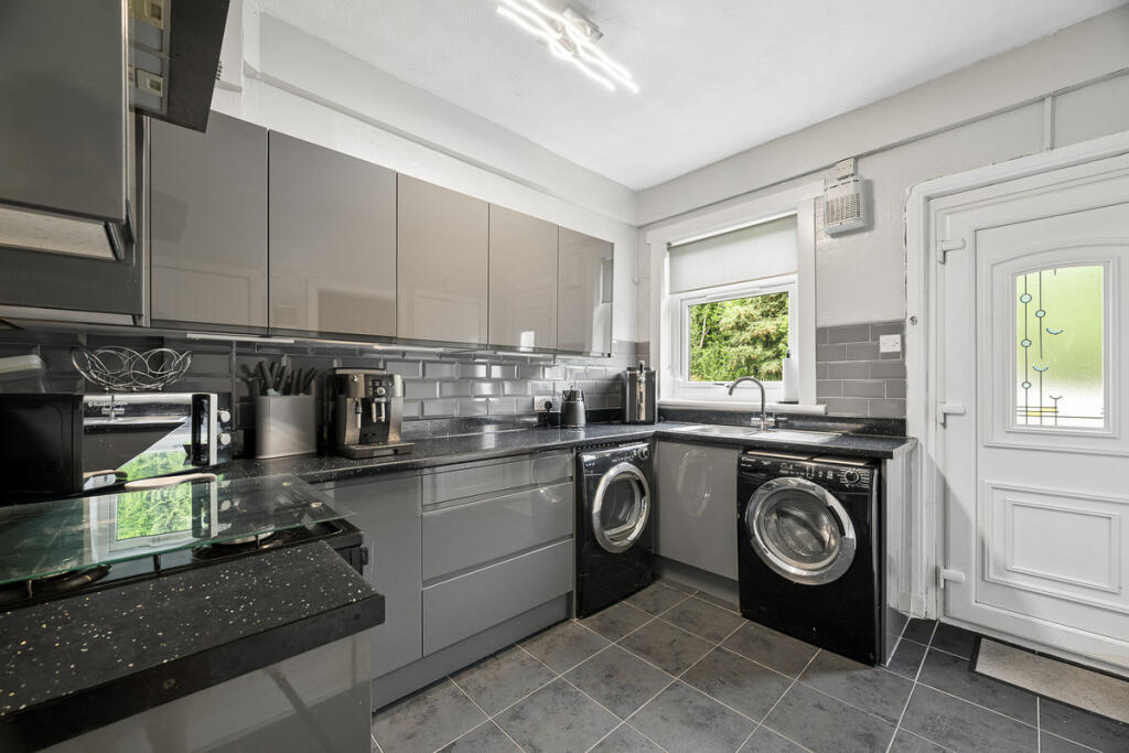 Apartment in Bothwell, Springwells, Whitehill - View 4