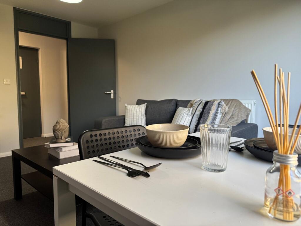 Apartment in Nottingham, Clifton - View 2
