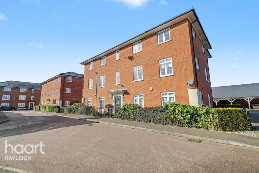 Main image of property: Kelso Close, Rayleigh