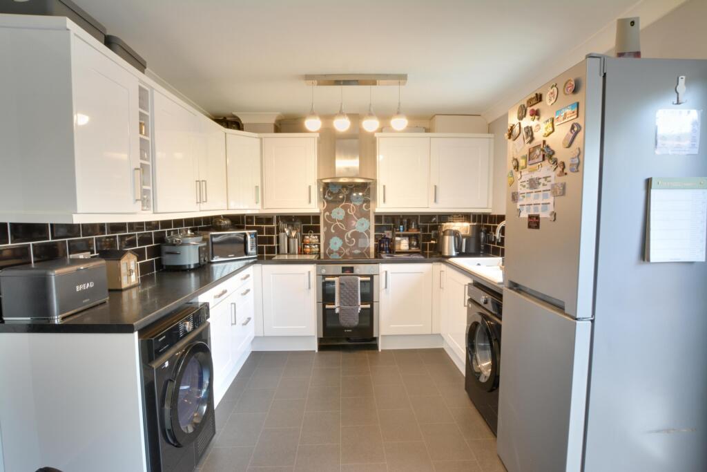 House in Crawley, Broadfield - View 5