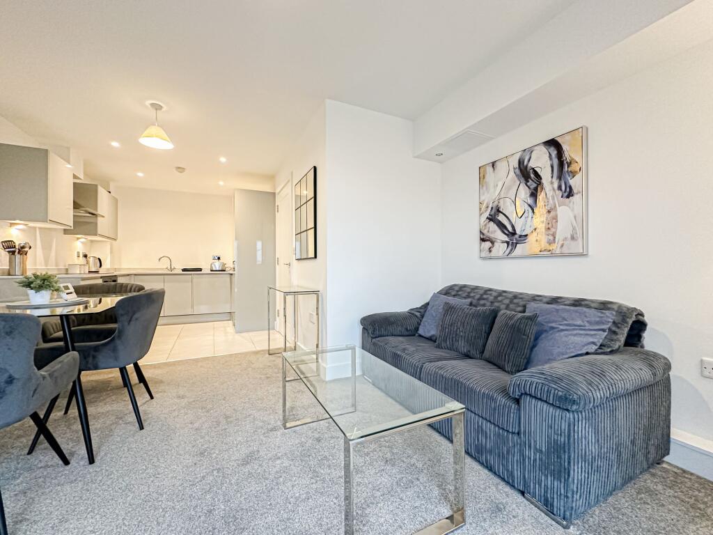 Apartment in Wirral, Liverpool City Region - View 3