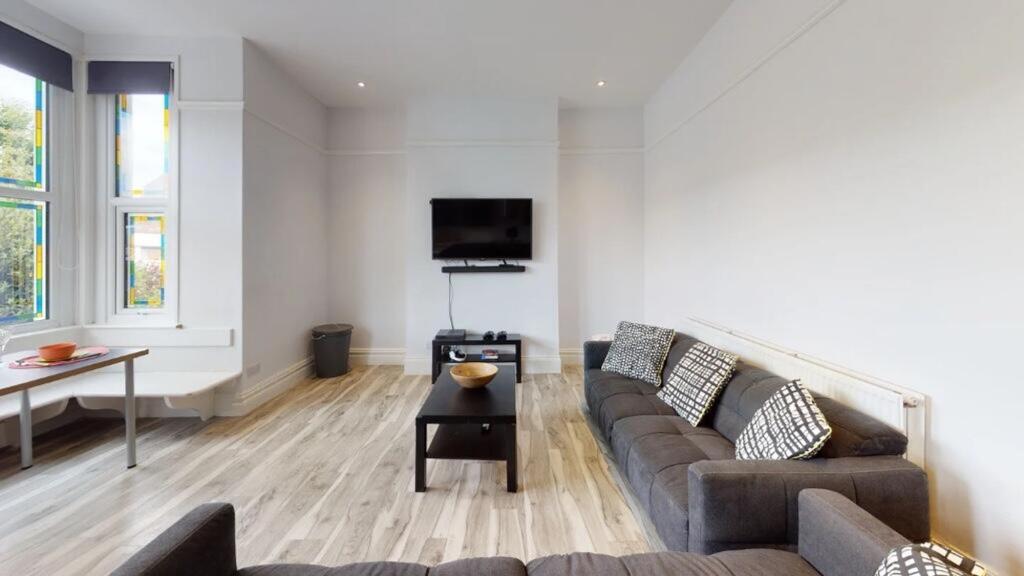 Apartment in Bristol - View 2