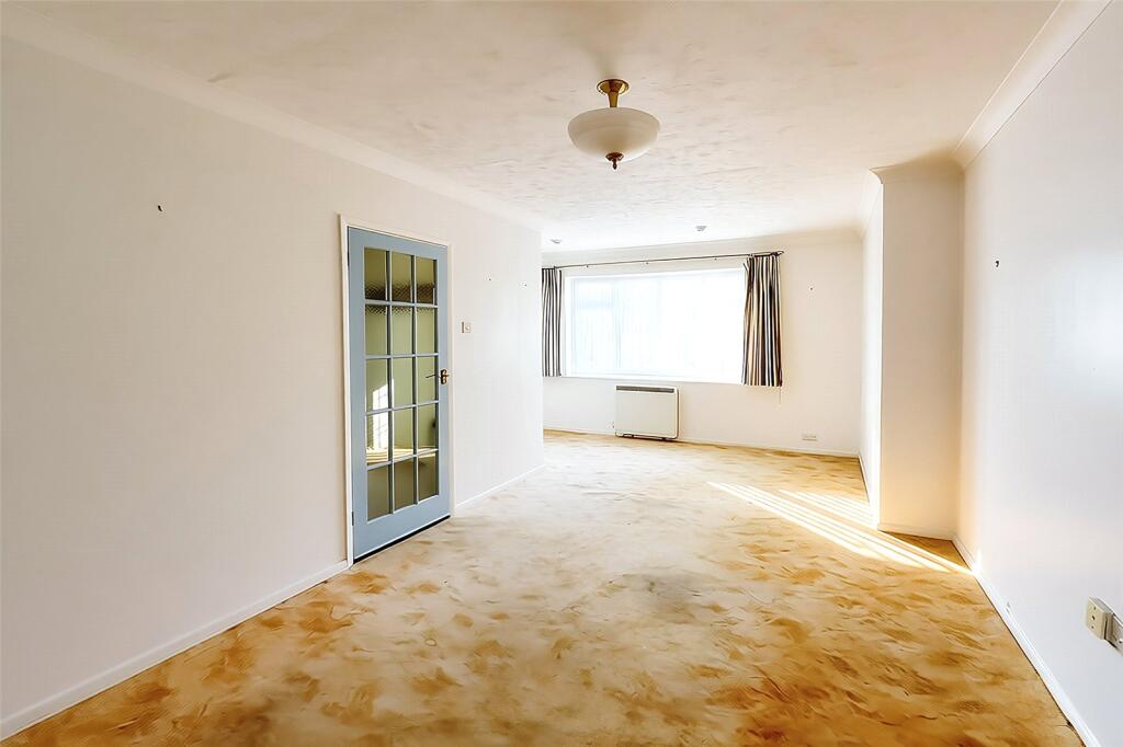 Ambersham Crescent, East Preston, Littlehampton, West Sussex photo 5