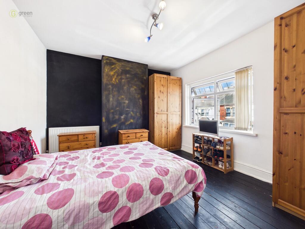 House in Birmingham, West Midlands - More