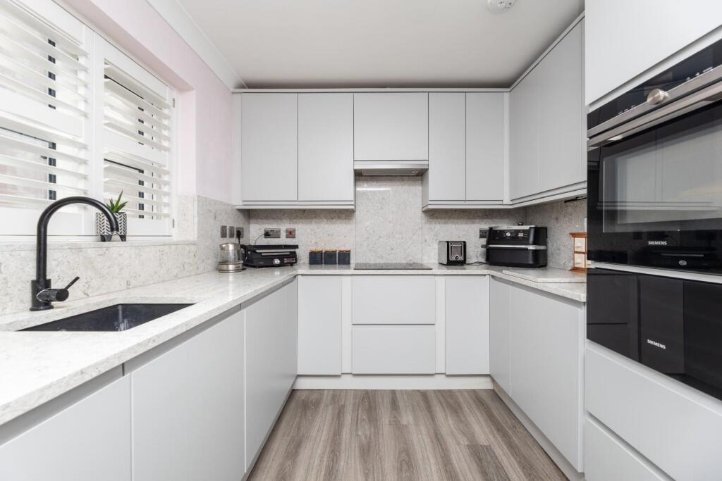 Main image of property: Middle Oxford Street, Castleford