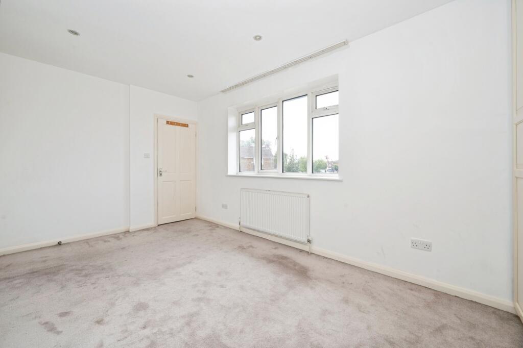 House in London, Royal Borough of Kingston upon Thames - More