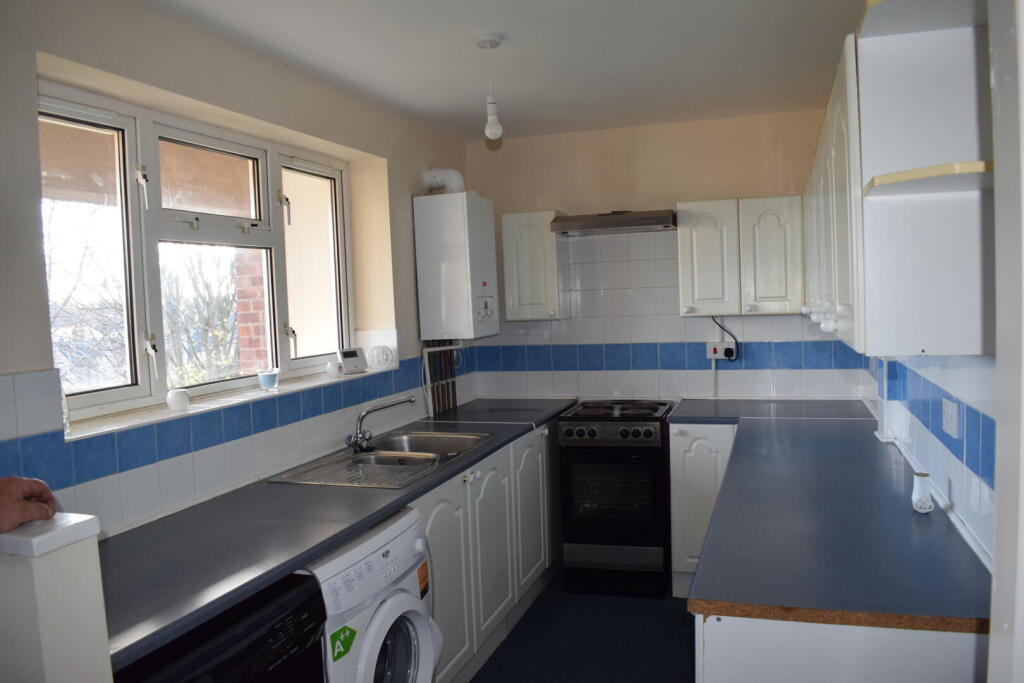 Main image of property: 32 Meadow Street, Nuneaton