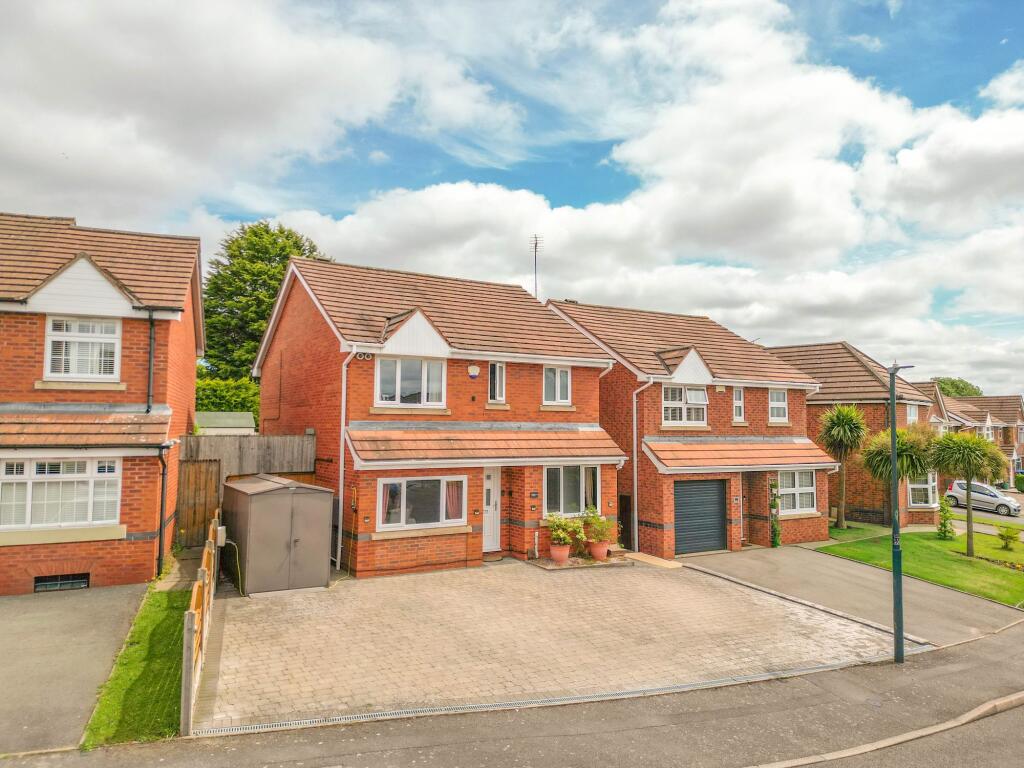 3-bed detached on Marsdale Drive, Nuneaton, CV10, £350,000