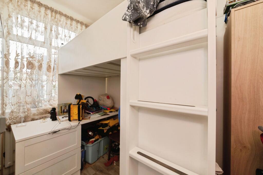 Apartment in Southend-on-Sea - View 5
