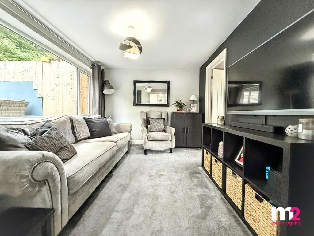 House in Newport, Bishton - More