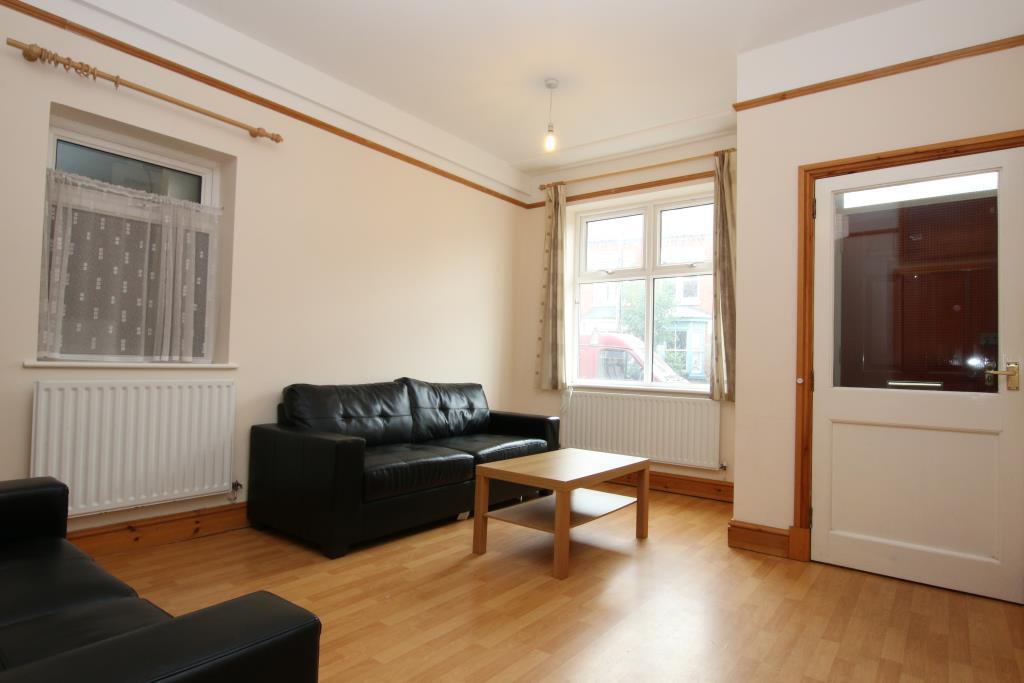 Main image of property: Clarendon Park Road, LE2 3AN