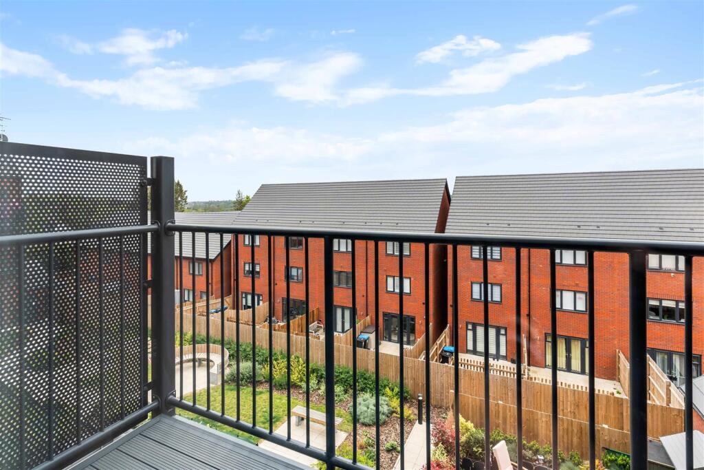 Apartment in Enfield, London Borough of Enfield - View 6