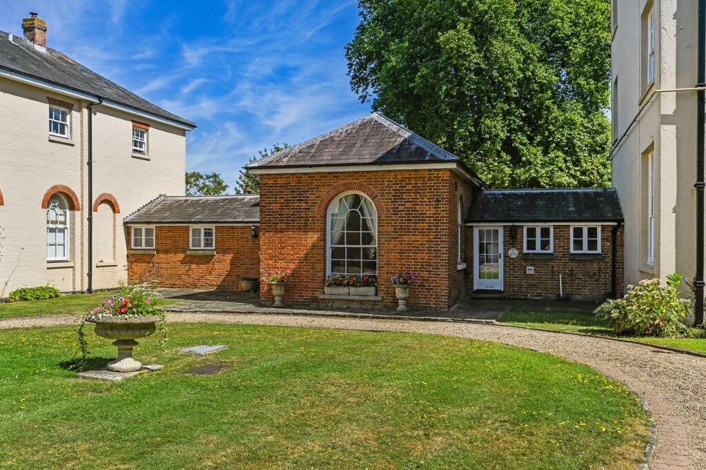 Lees Court, Sheldwich Lees, Faversham, Kent, ME13 photo 2