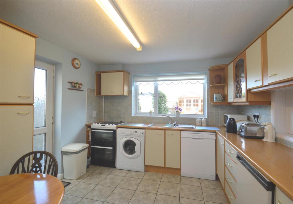 River View, Whippingham photo 3