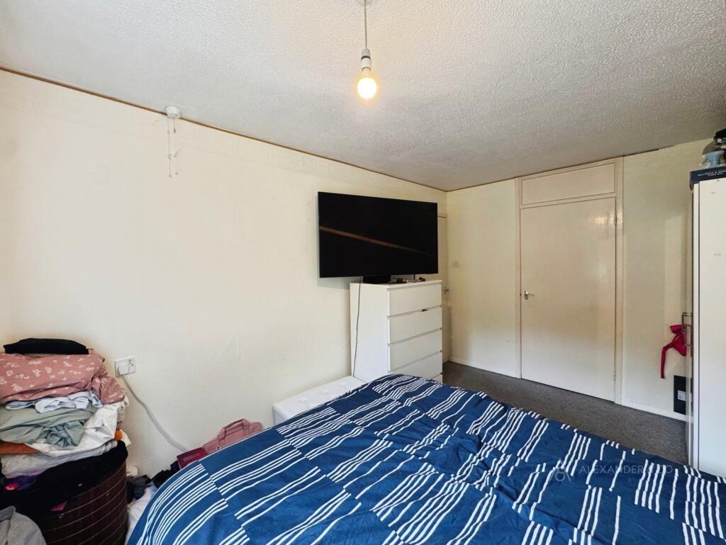 Apartment in Luton - More