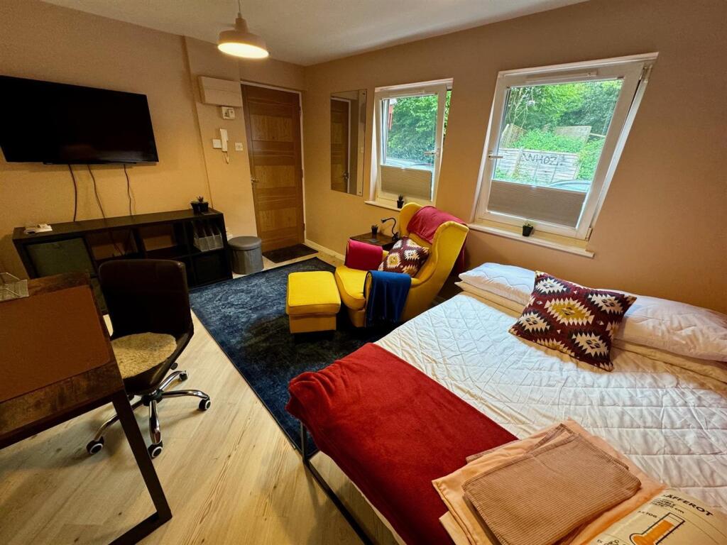 Main image of property: Cumberland Place, Bristol