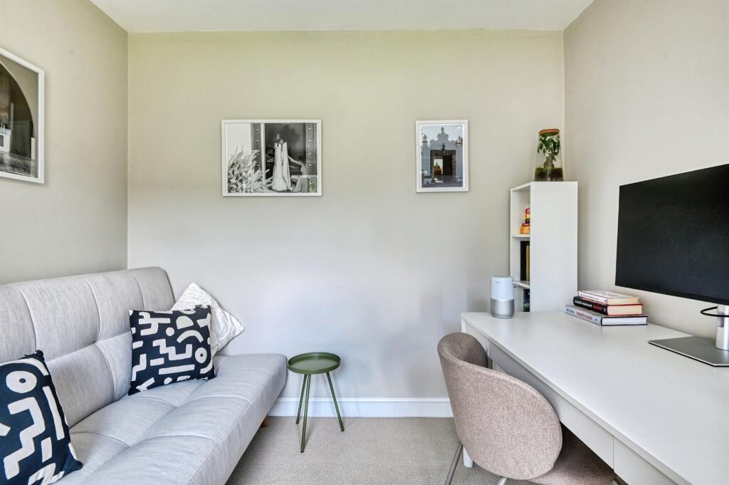 House in Birmingham, West Midlands - More