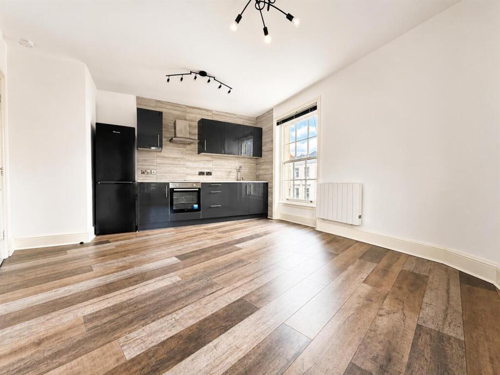 Apartment in Warwick, Sydenham, Royal Leamington Spa - View 4