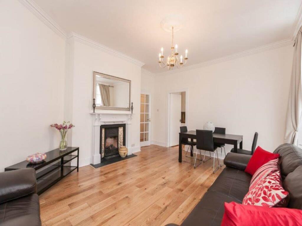 Apartment in Edinburgh, Silvermills, Stockbridge - View 3