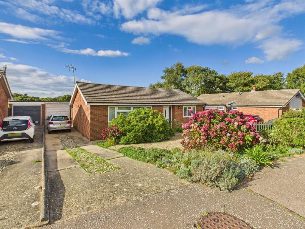 2-bed detached on Compit Hills, Cromer, NR27, £325,000