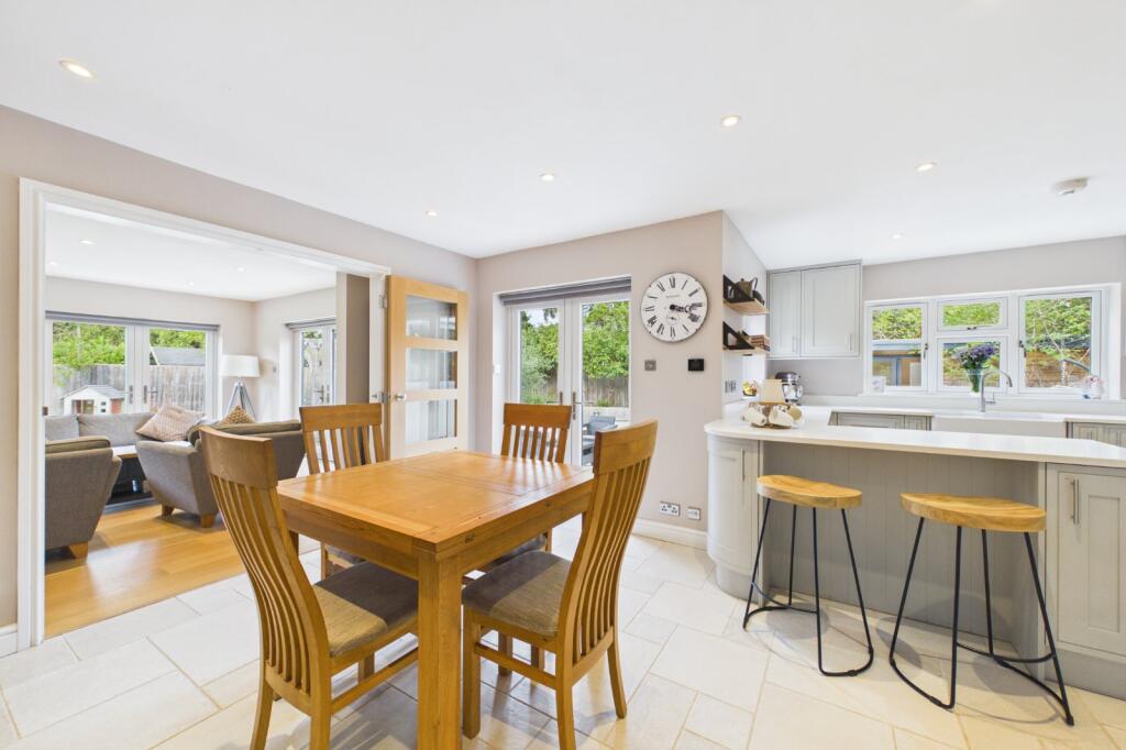 Finchampstead Road, Wokingham, Berkshire, RG41 photo 2
