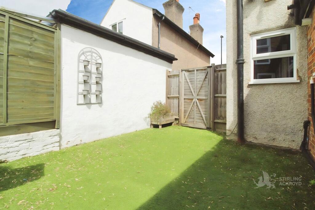 House in Croydon - View 5