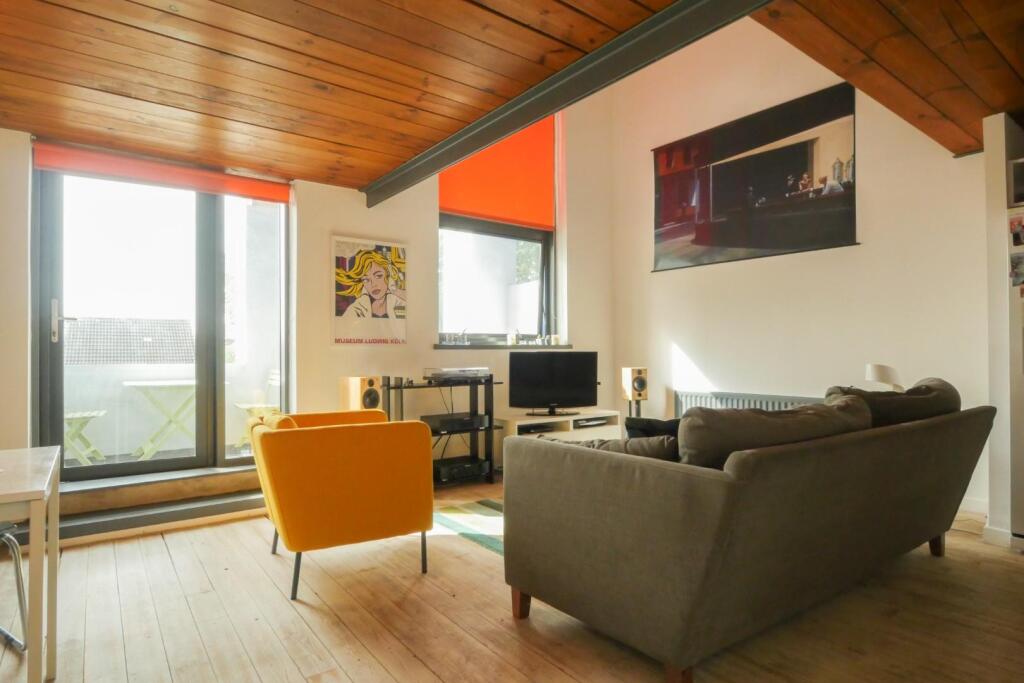 Apartment in Leeds, West Yorkshire - More