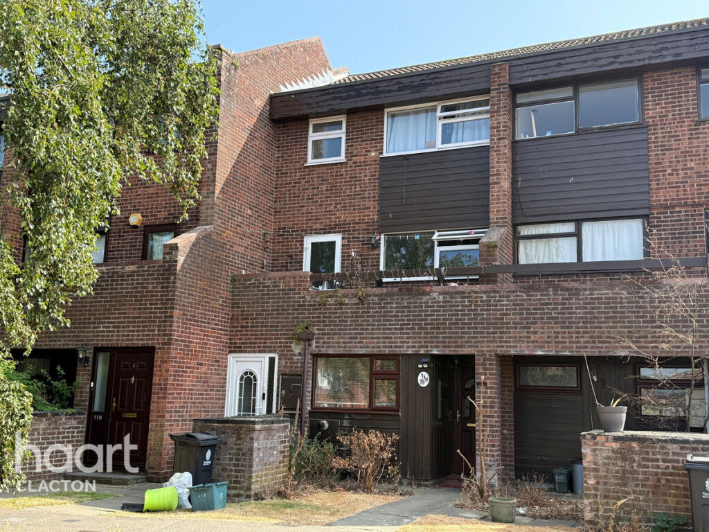 3-bed flat on Knox Road, Clacton-On-Sea, £150,000