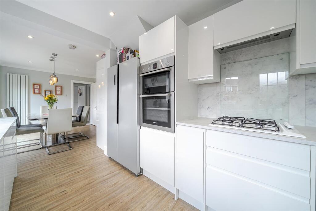 House in Hart, Yateley - View 5